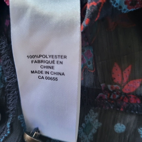 NEW Reitmans Sheer Floral Blouse - Navy and Coral, Size Medium Petite - Picture 4 of 4